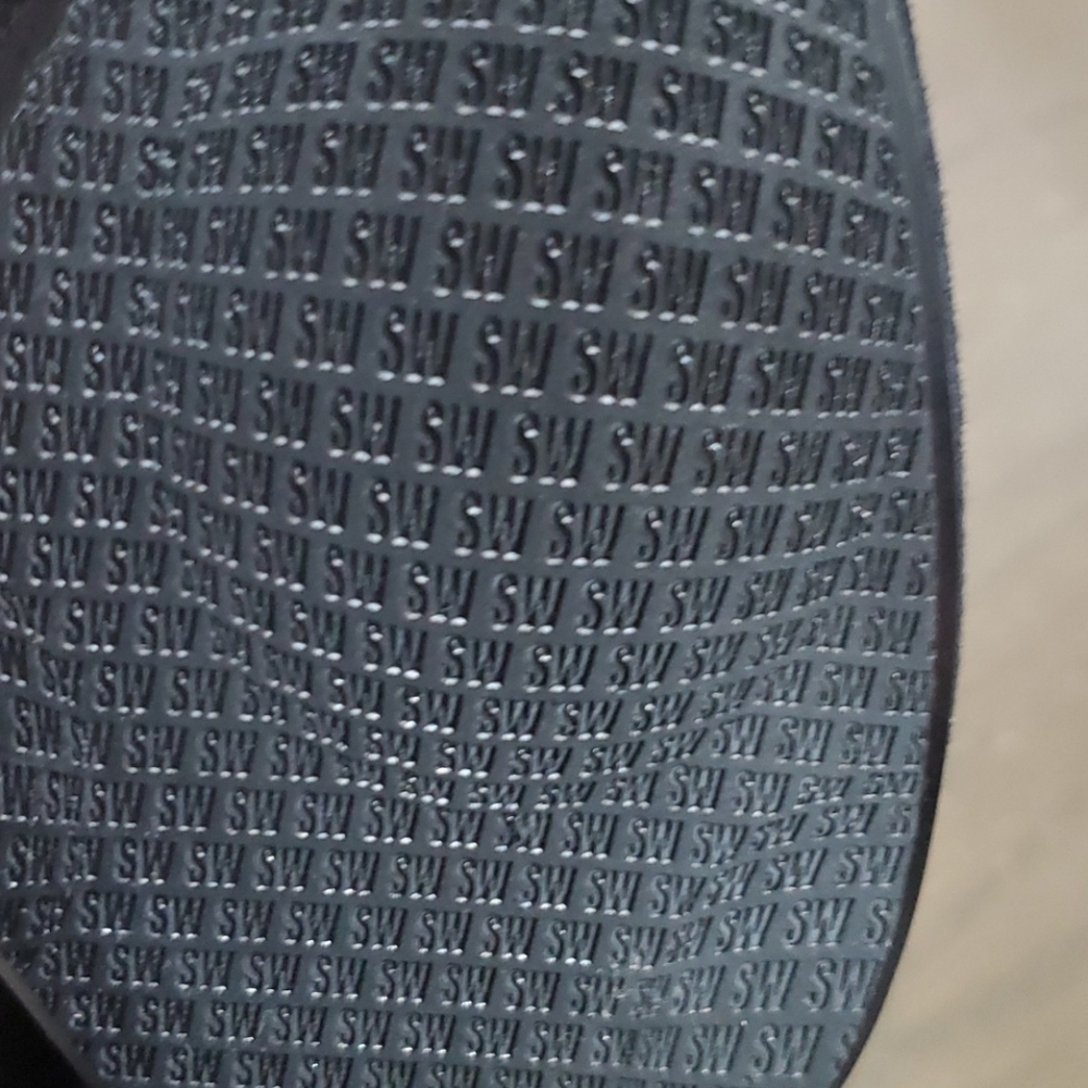 Stuart Weitzman - Picture 6 of 8